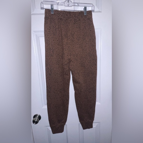 Abercrombie & Fitch Leopard Print City Joggers - Picture 6 of 6